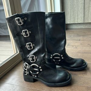 Buckle detail boots